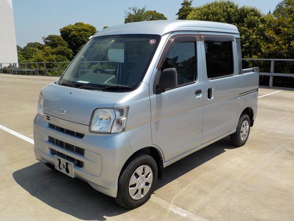 silver Daihatsu Hijet