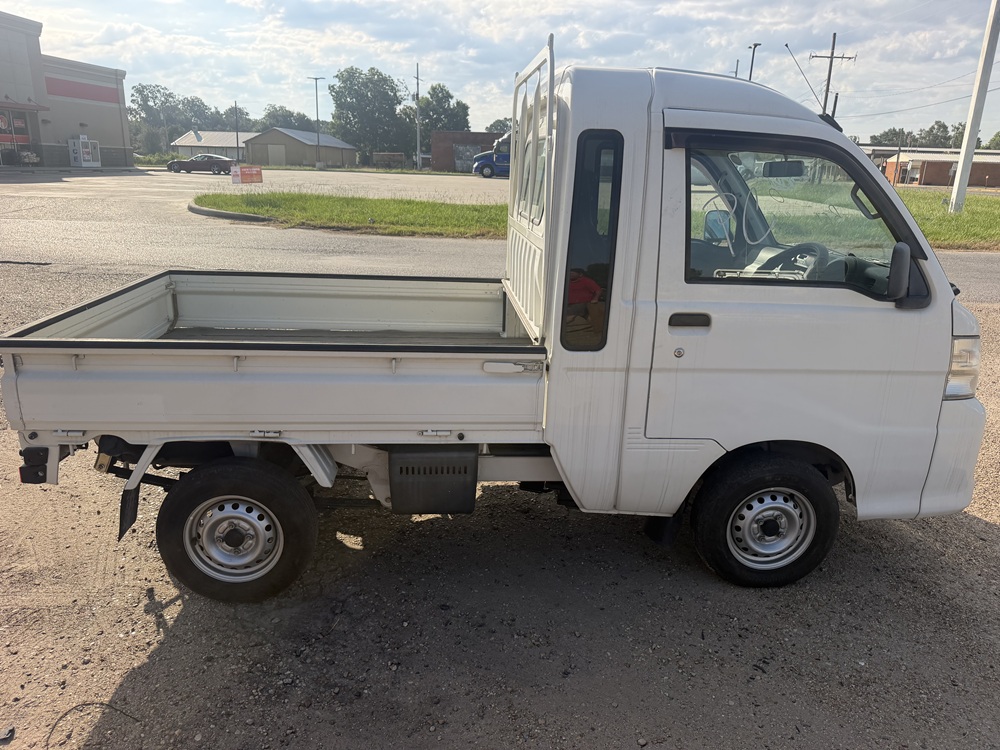 2014 Daihatsu Hijet Jumbo X White For Sale - Image 2